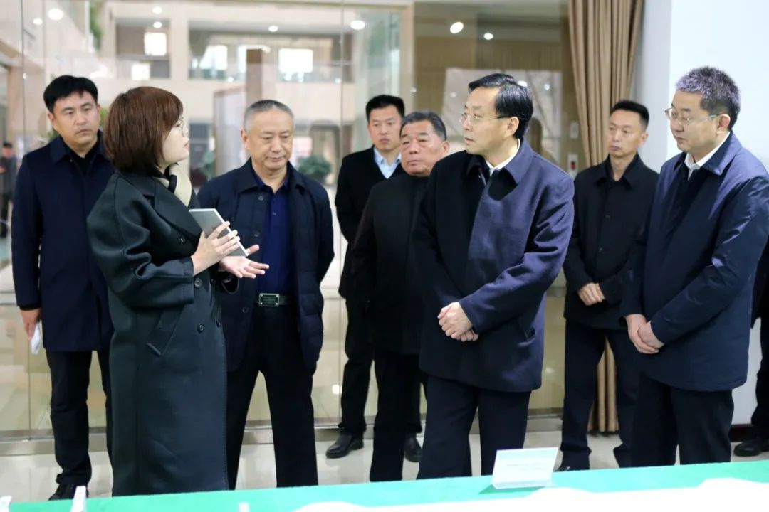 鄒平市委副書(shū)記、代市長(zhǎng)張謙一行來(lái)山東三星集團(tuán)調(diào)研