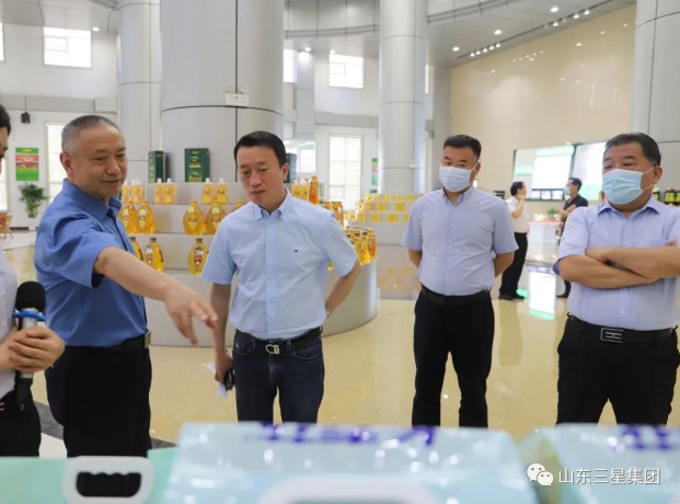 黑龍江省齊齊哈爾市糧食局黨組書(shū)記、局長(zhǎng)周建宇來(lái)山東三星集團(tuán)參觀調(diào)研