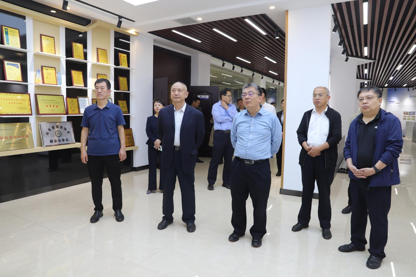 山東省市場監(jiān)管局二級巡視員、計量處處長趙風(fēng)勇一行來山東三星集團調(diào)研
