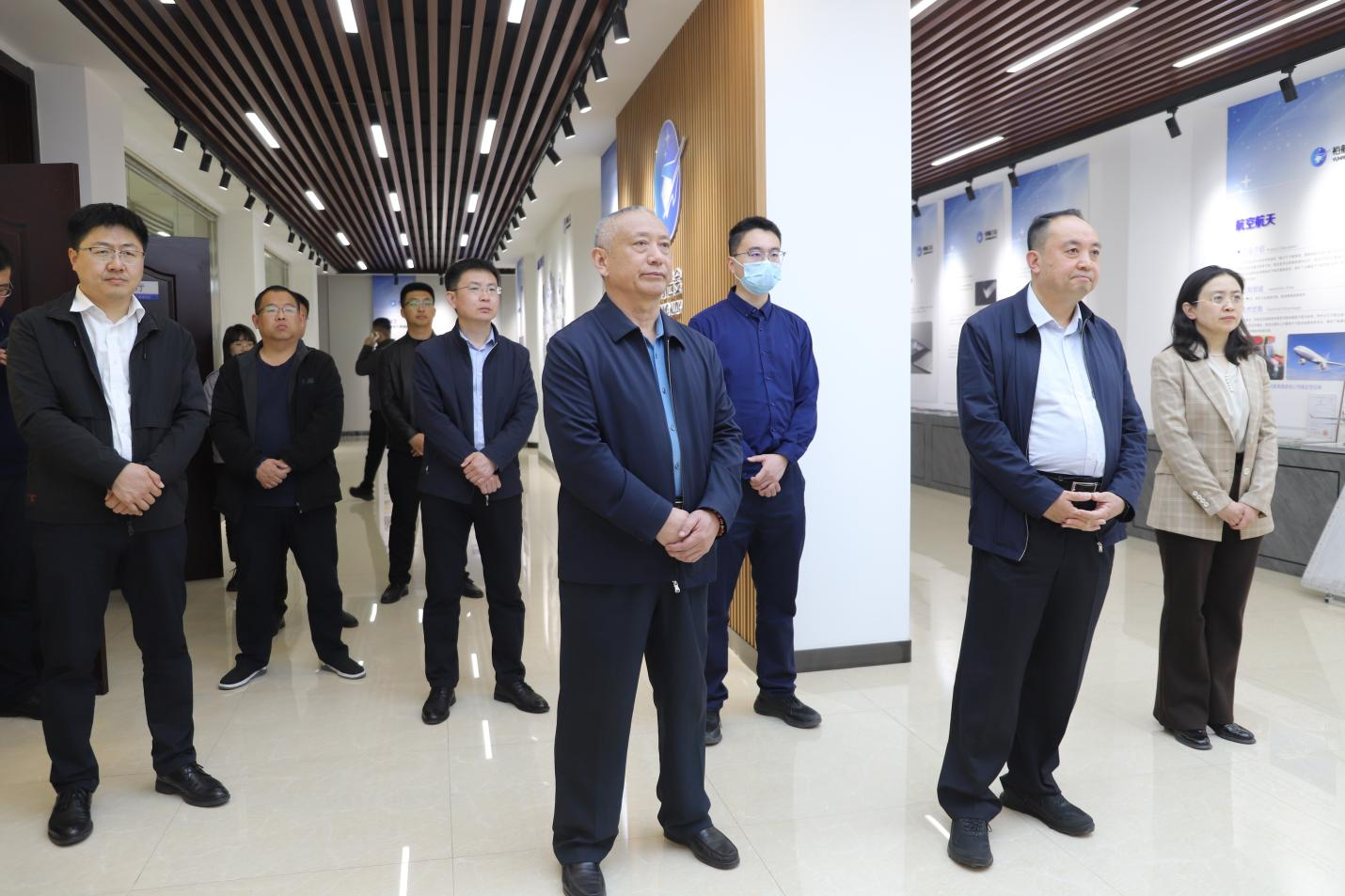 省工信廳電子信息產(chǎn)業(yè)處處長、二級巡視員李英峰來山東三星集團(tuán)調(diào)研