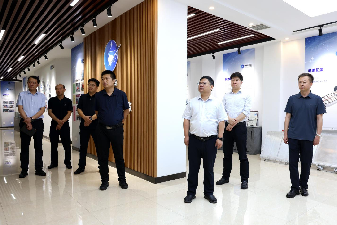 中國鐵建電氣化局集團軌道交通器材有限公司黨委書記、執(zhí)行董事劉如久一行來山東三星集團考察