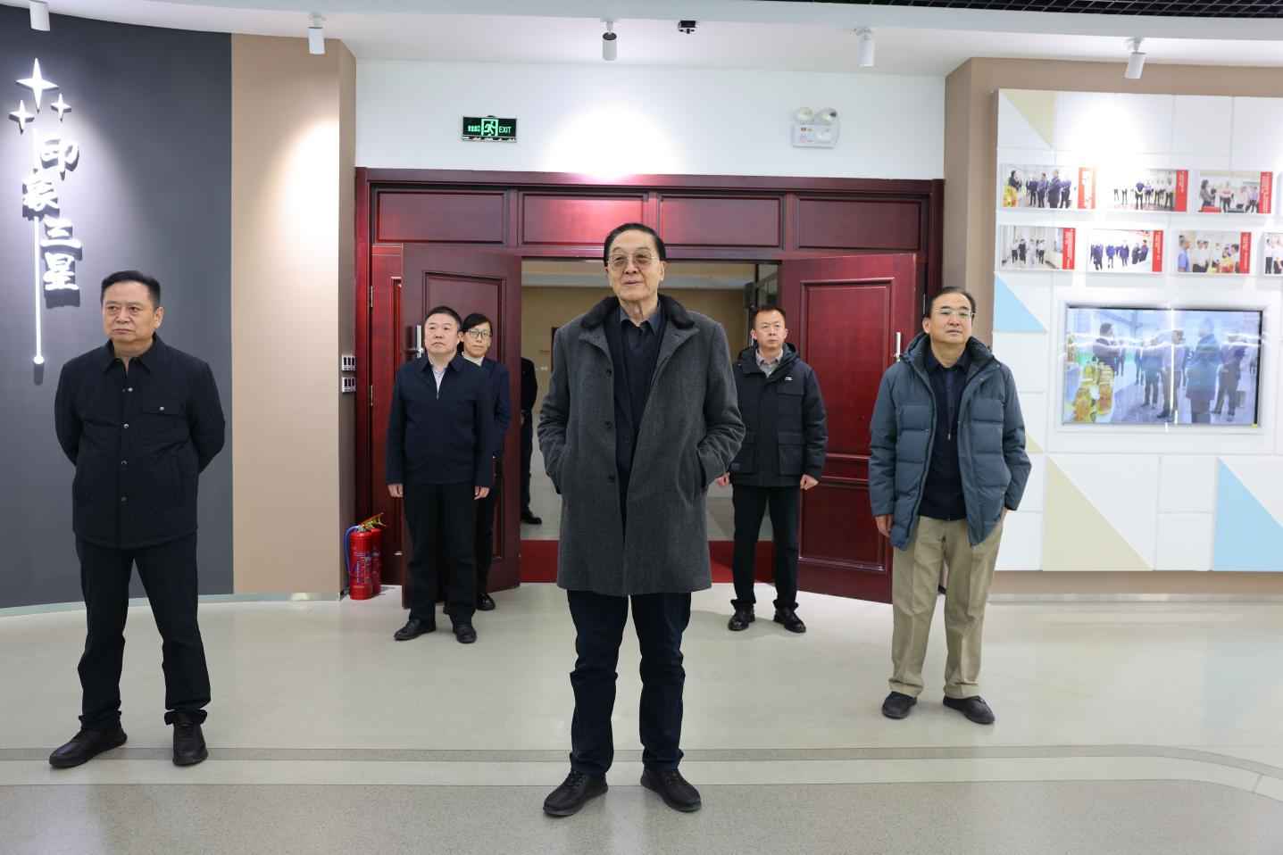 原衛(wèi)生部副部長(zhǎng)、中國(guó)保健協(xié)會(huì)榮譽(yù)理事長(zhǎng)張鳳樓一行來山東三星集團(tuán)調(diào)研指導(dǎo)