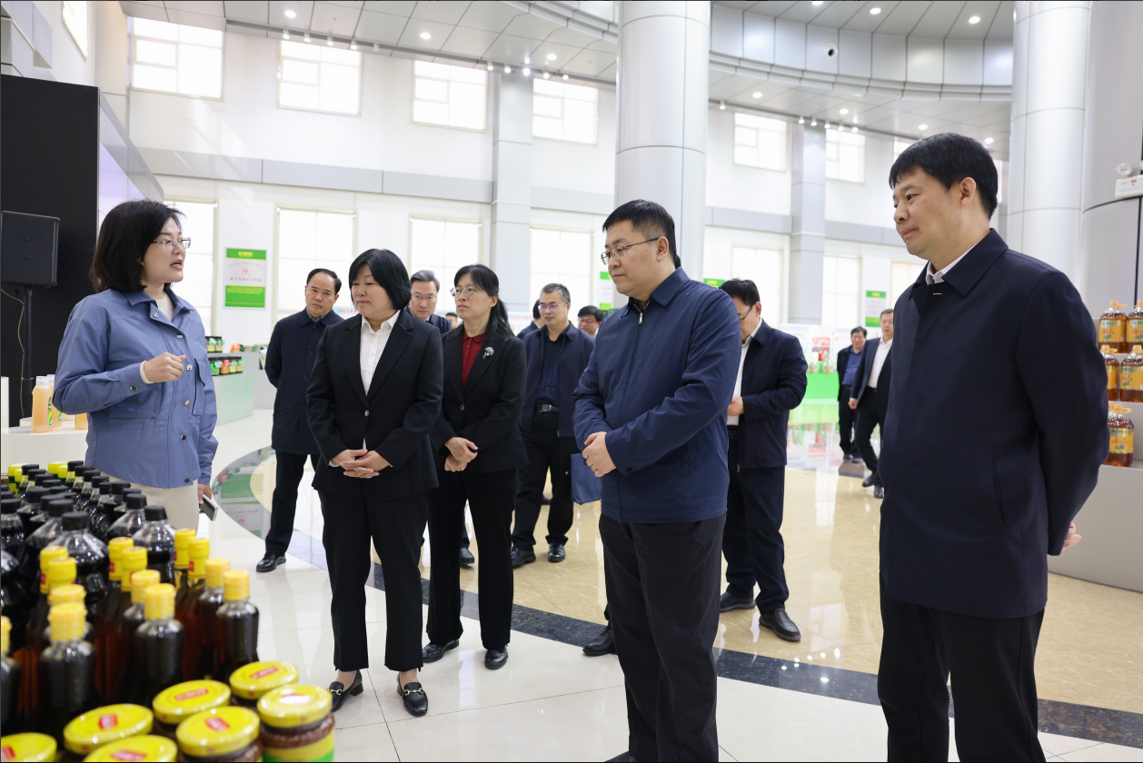 濱州市“首批國家互聯(lián)網(wǎng)信息辦公室網(wǎng)絡(luò)立法聯(lián)系點(diǎn)”建設(shè)推進(jìn)會議與會領(lǐng)導(dǎo)來山東三星集團(tuán)調(diào)研