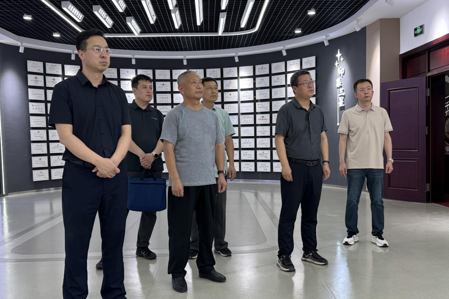通遼市科爾沁區(qū)委副書記、政府區(qū)長金樹國來山東三星集團考察