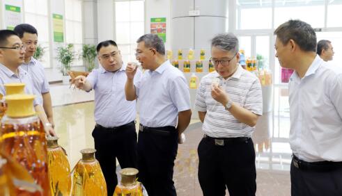 中國糧食經(jīng)濟(jì)雜志社社長、主編李福君來山東三星集團(tuán)調(diào)研
